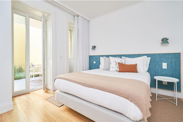 Contemporary Bedroom at Good Memories Lodge Funchal